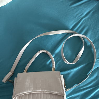 weisse Handtasche