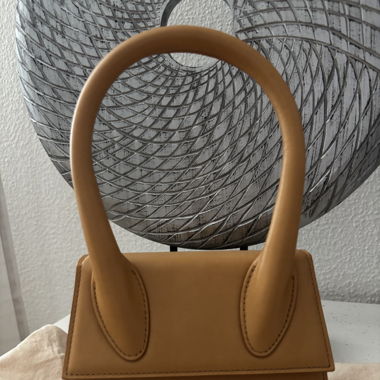 Jacquemus Chiquito mittlere Grösse