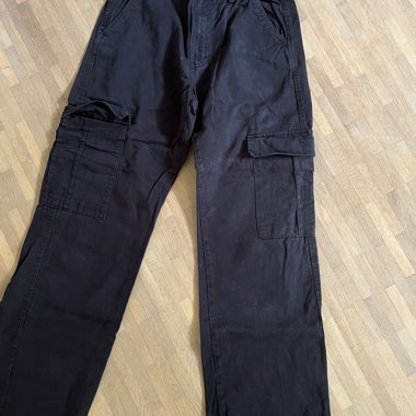 Schwarze Cargo-Hose