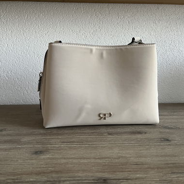 Beige und schwarze Umhängetasche