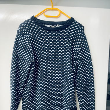 Vintage Winterpulli dunkelblau mit weissem Muster