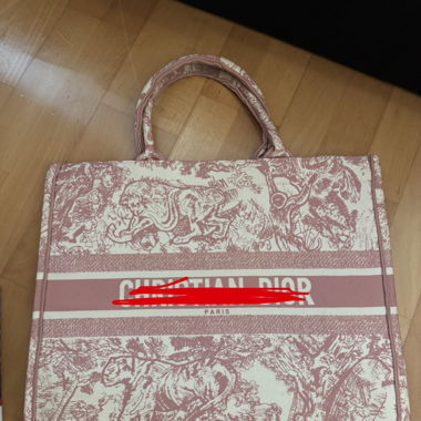 Tote bag