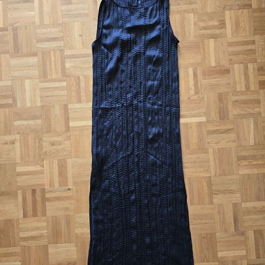 MNG Schwarzes ärmelloses Kleid