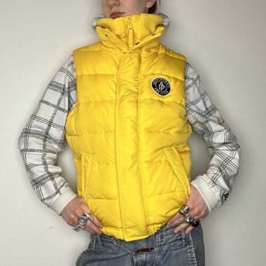 baggy yellow abercrombie & fitch puffer vest 