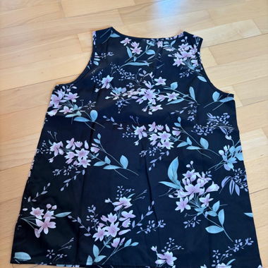 Top floreale senza maniche