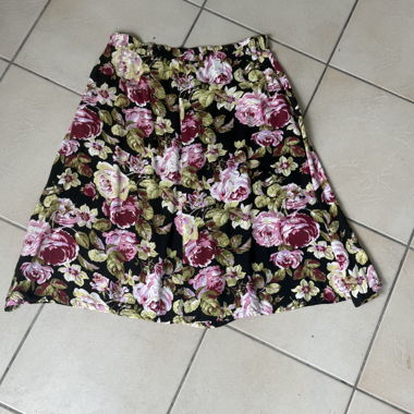Jupe florale noire