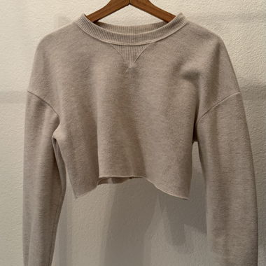 Beiger cropped Sweater