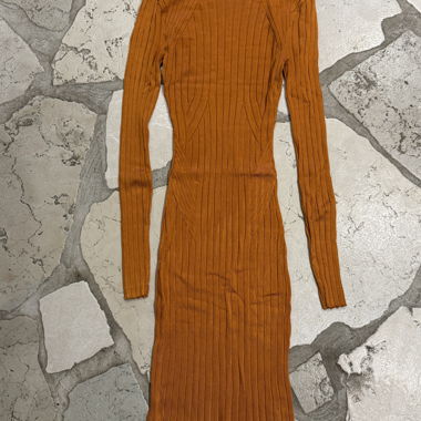 Geripptes Midikleid mit langen Ärmeln