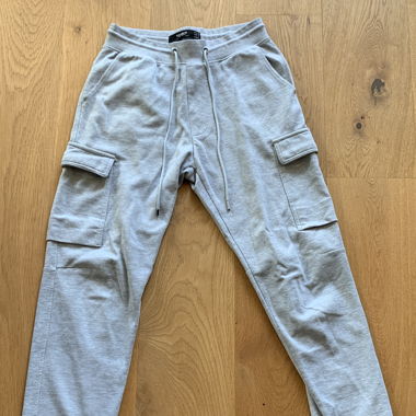 Jogging gris pull and bear 