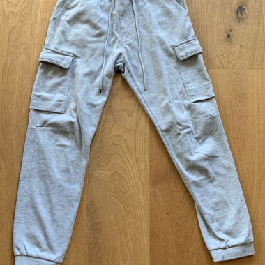 Jogging gris pull and bear 