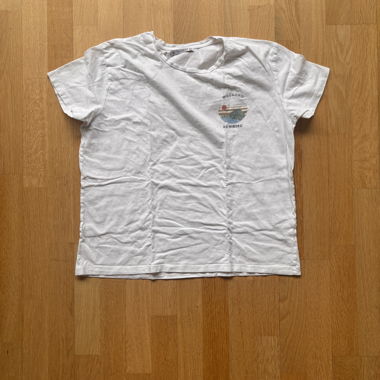 T-shirt bianca con grafica