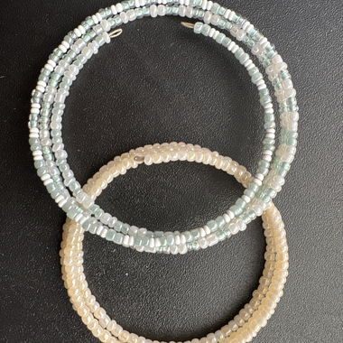 Lot de bracelets de perles en couleurs pastel
