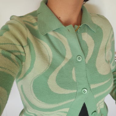 Grüne Strickjacke