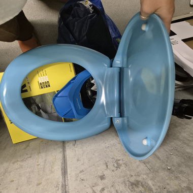 Abattant WC en plastique bleu clair avec couvercle