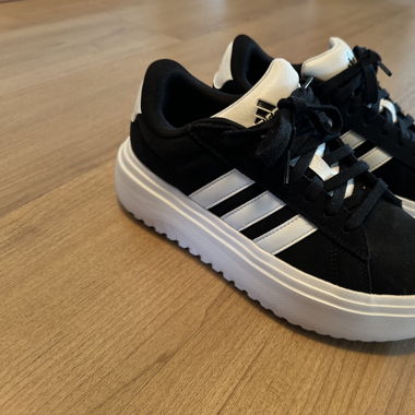 Adidas Schuh
