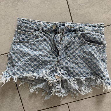 Shorts in denim blu con frange