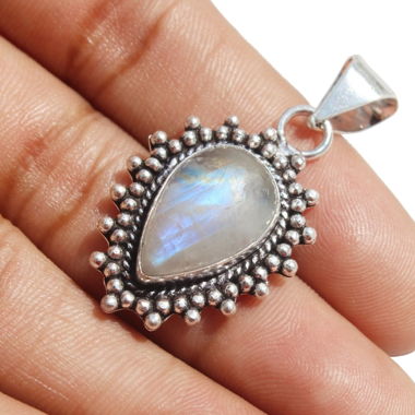 Pendentif avec pierre de lune naturelle