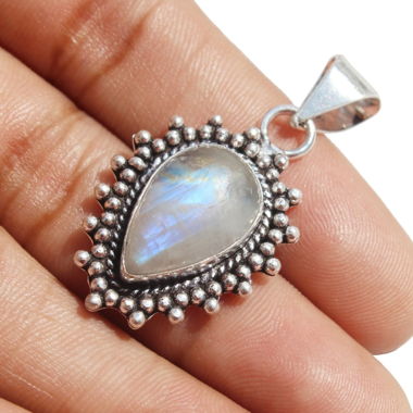 Pendentif avec pierre de lune naturelle