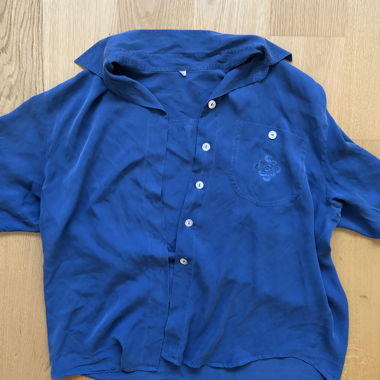Blaues Seiden Kurzarmhemd