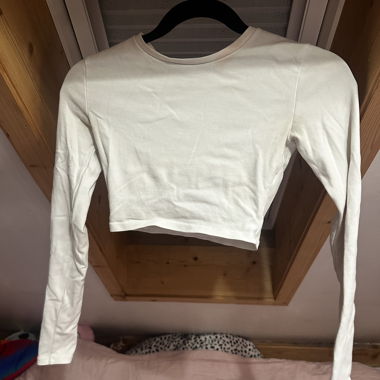  weisses Langarm-Crop-Top