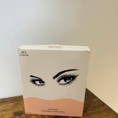Magnetische Wimpern mit Eyeliner