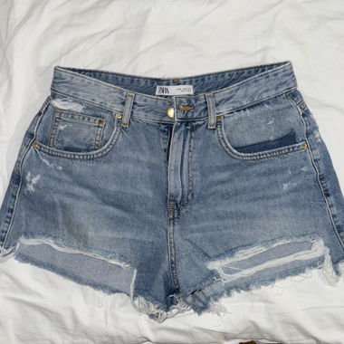 Zara Denim-Shorts