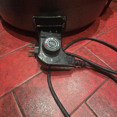 Electric frying pan with glass lid