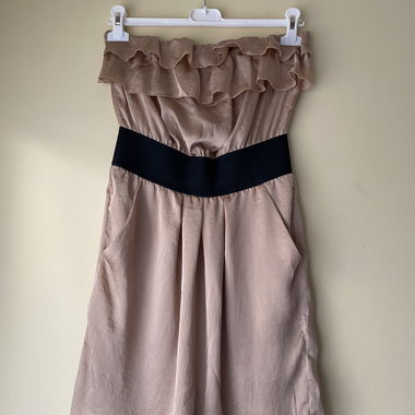 Robe satinée dorée 