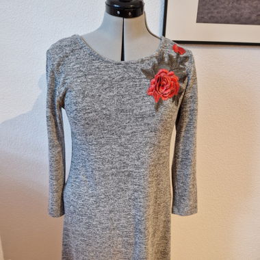 Kleid mit Blume