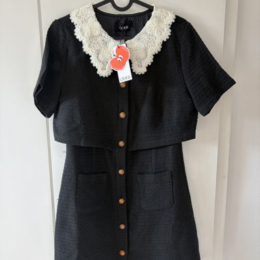 Robe noire Cider avec col brodé