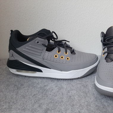 Air Jordan Max Aura 5 (grey), EU 41