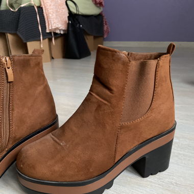 Brown plateau boots