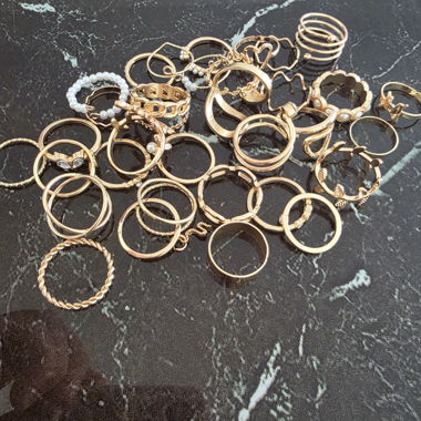 Set  di 35 di anelli dorati più 5 anelli in regalo