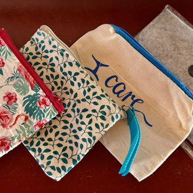 New: 4 mini necessaires, cosmetic pouches