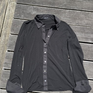 Camicia nera con bottoni