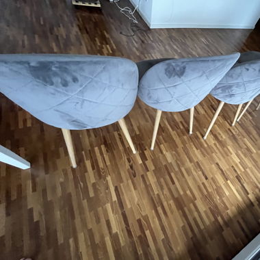 Vier Stühle für deinen Esstisch praktisch und gut 