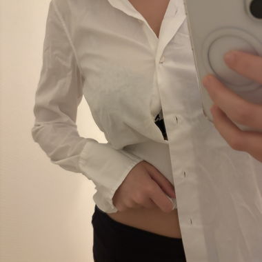 Weisse Damenbluse