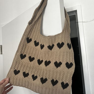 Knit bag with hearts