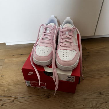 Baskets Nike basses rose/blanc