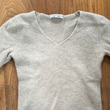 beige 100% Cashmere longsleeve