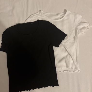 Schwarzes, weisses T-Shirt 