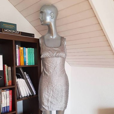 NEUE Silbernes Abendkleid 