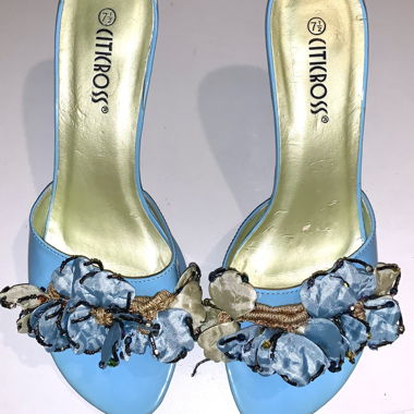 Mules à talons mi-hauts bleu à fleurs