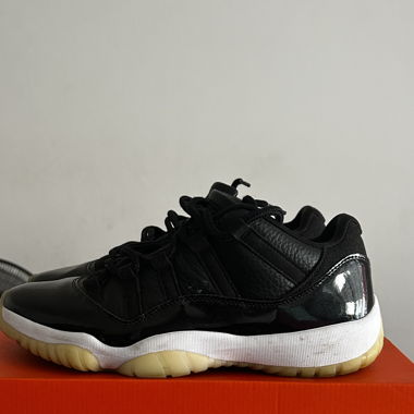 Jordan 11 Low “72-10”