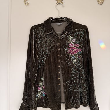 Blusa di velluto con ricamo