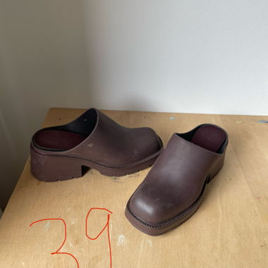 braune Schuhe