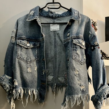 Zara Jeansjacke mit Blumenstickerei