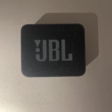 Kompakte JBL-Lautsprecherbox