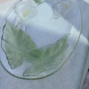 Ciotola in vetro da portata con decorazione a foglie