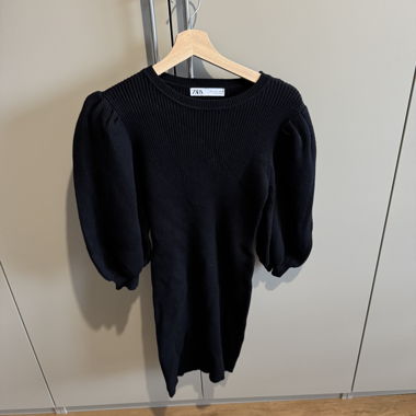 Robe en maille longueur midi à manches ballon